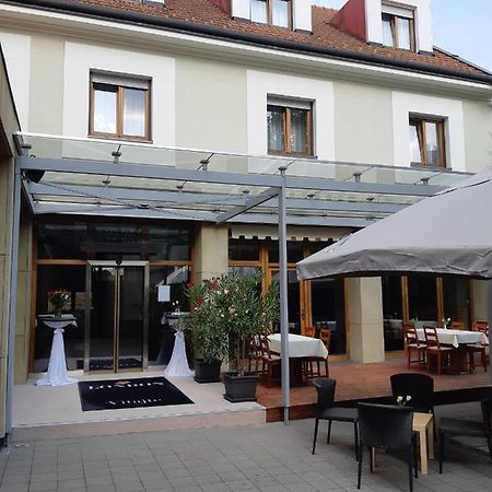 London Boutique Hotel & Restaurant Trnawa Zewnętrze zdjęcie